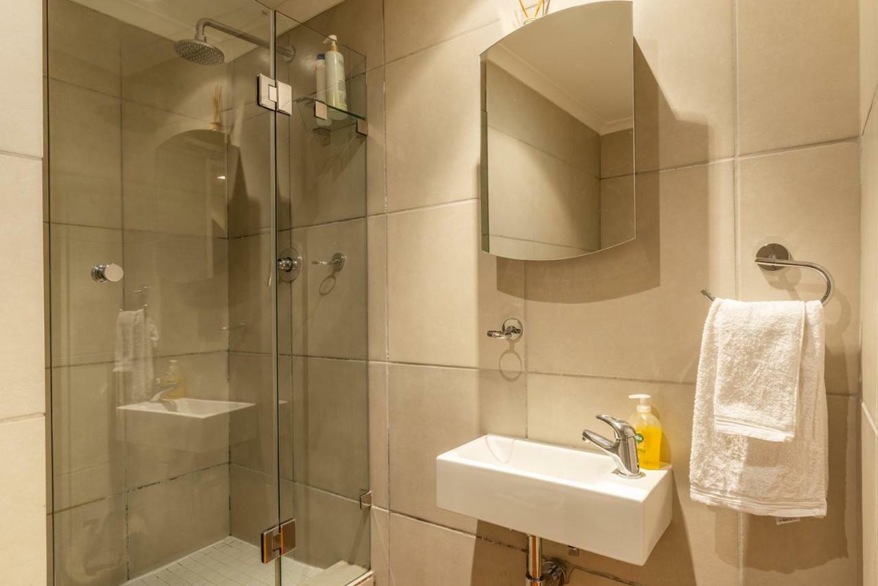 Nyc Style Downtown Duplex Apartment Cape Town Luaran gambar